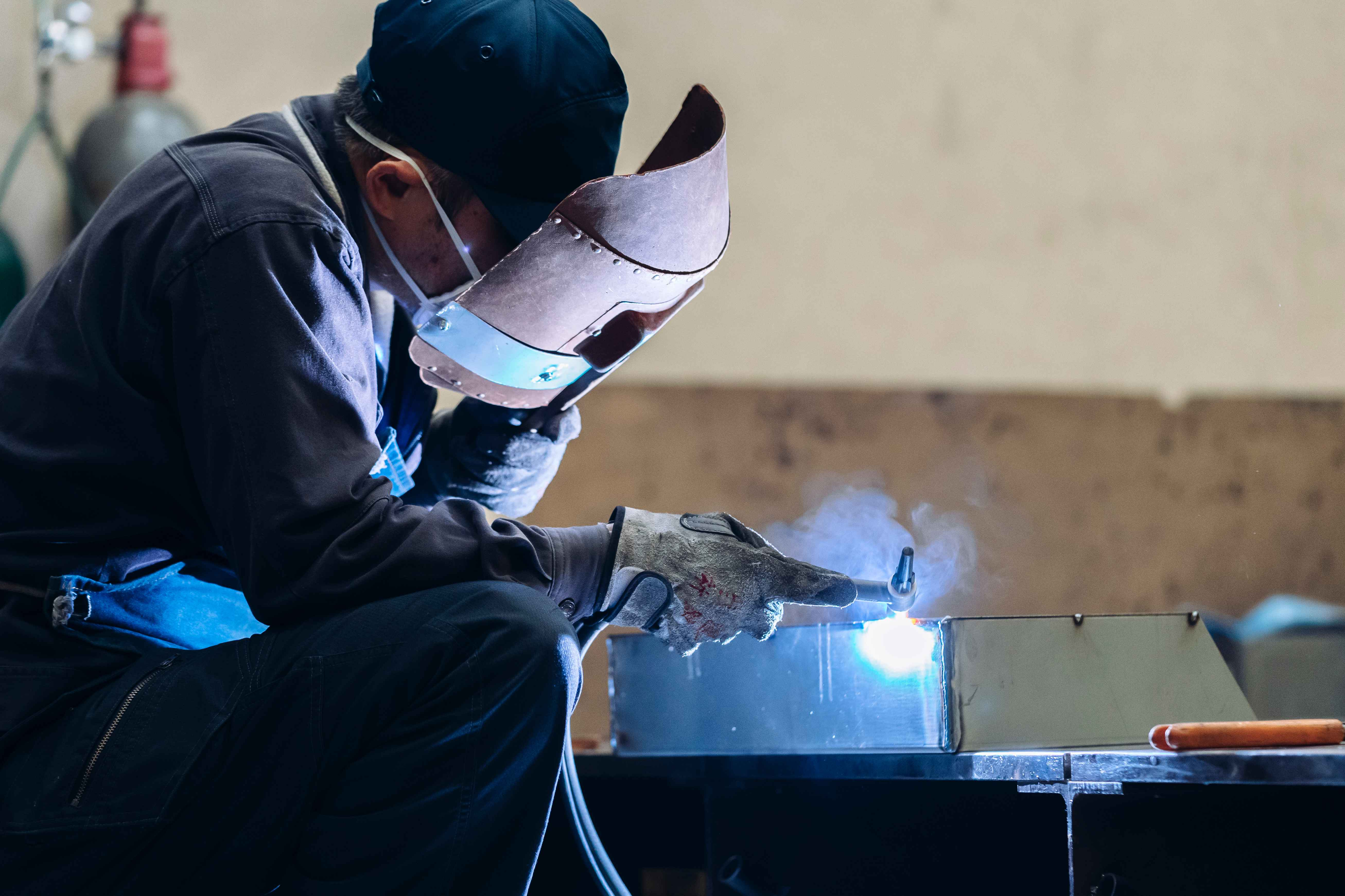 溶接・レーザー加工・塗装・電気のスキルが活かせる◆電子機器の筐体製作および配線・組立職
